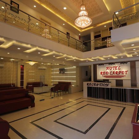 Hotel Red Carpet Tajganj Екстер'єр фото