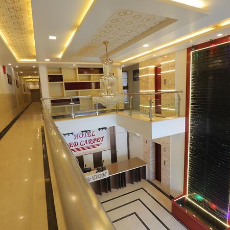 Hotel Red Carpet Tajganj Екстер'єр фото