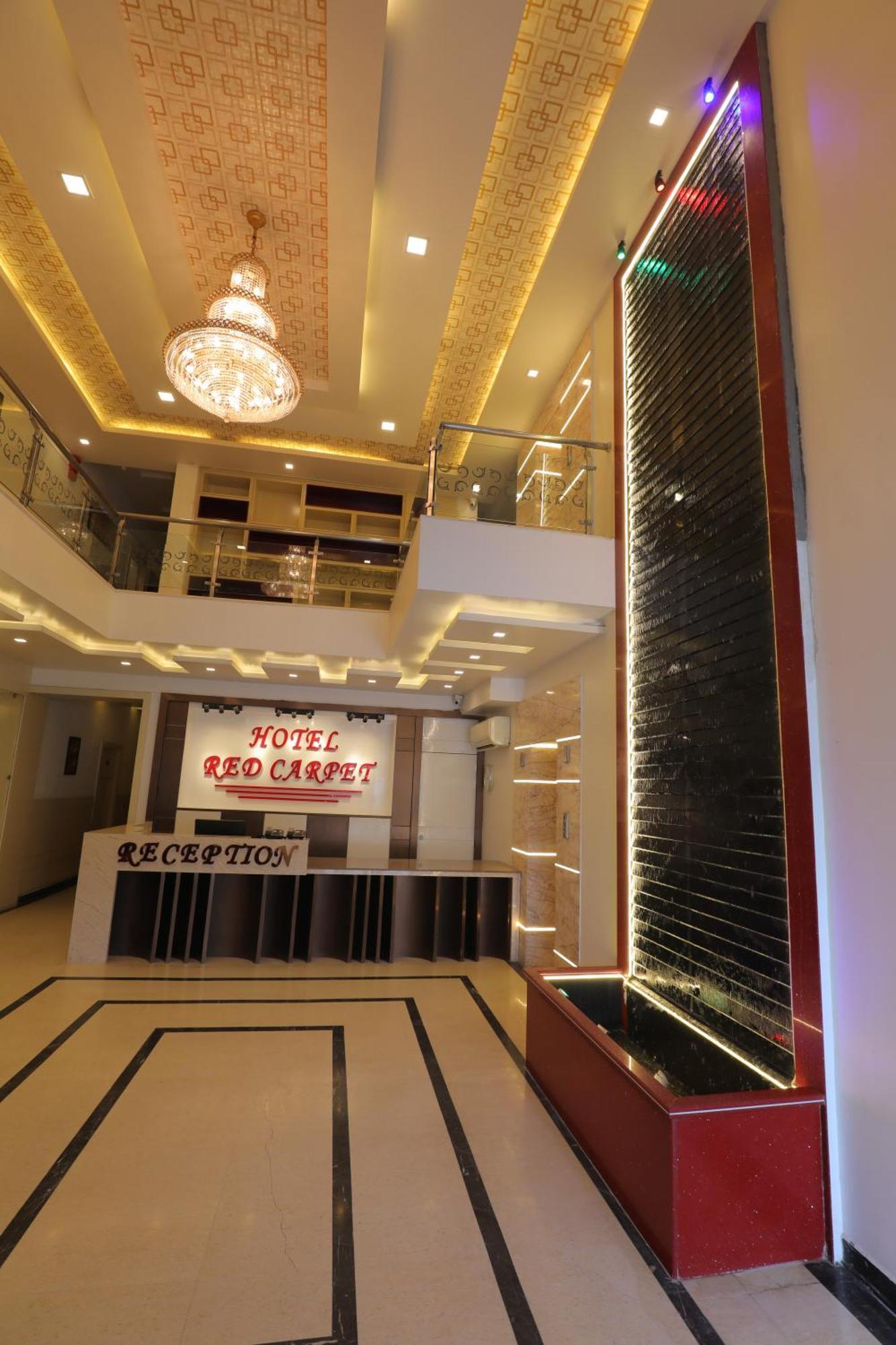 Hotel Red Carpet Tajganj Екстер'єр фото