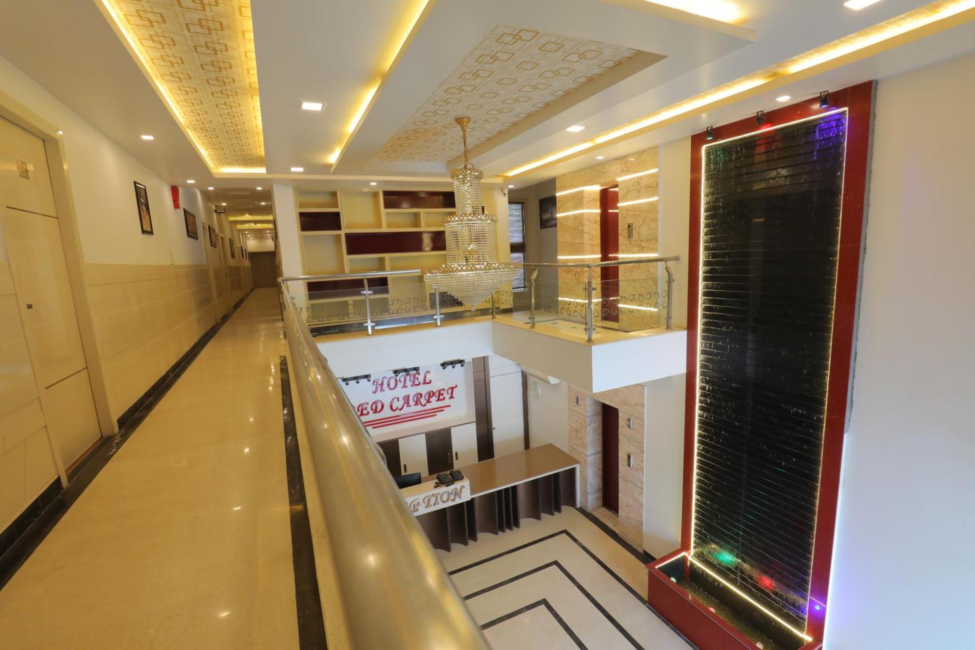 Hotel Red Carpet Tajganj Екстер'єр фото