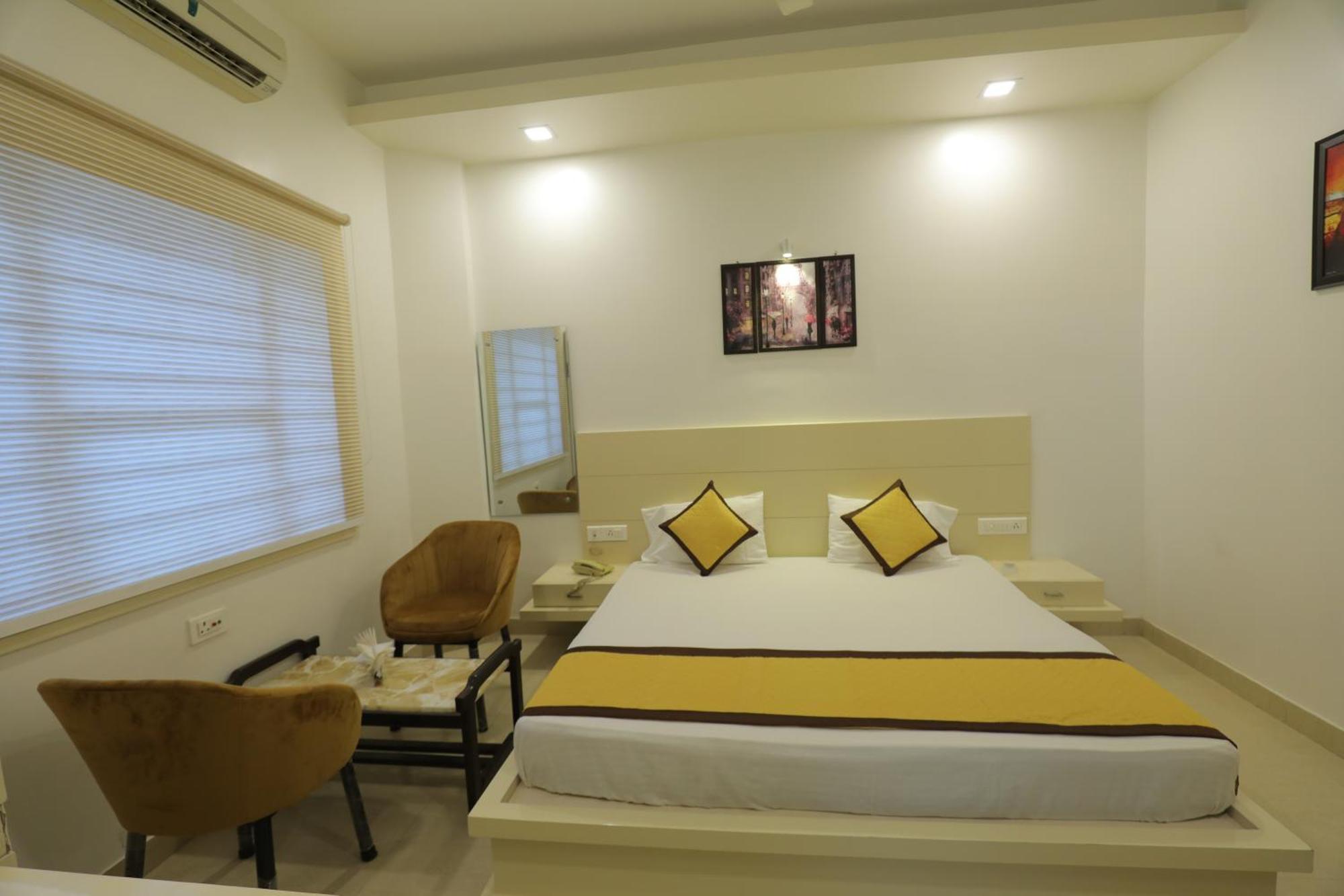 Hotel Red Carpet Tajganj Екстер'єр фото