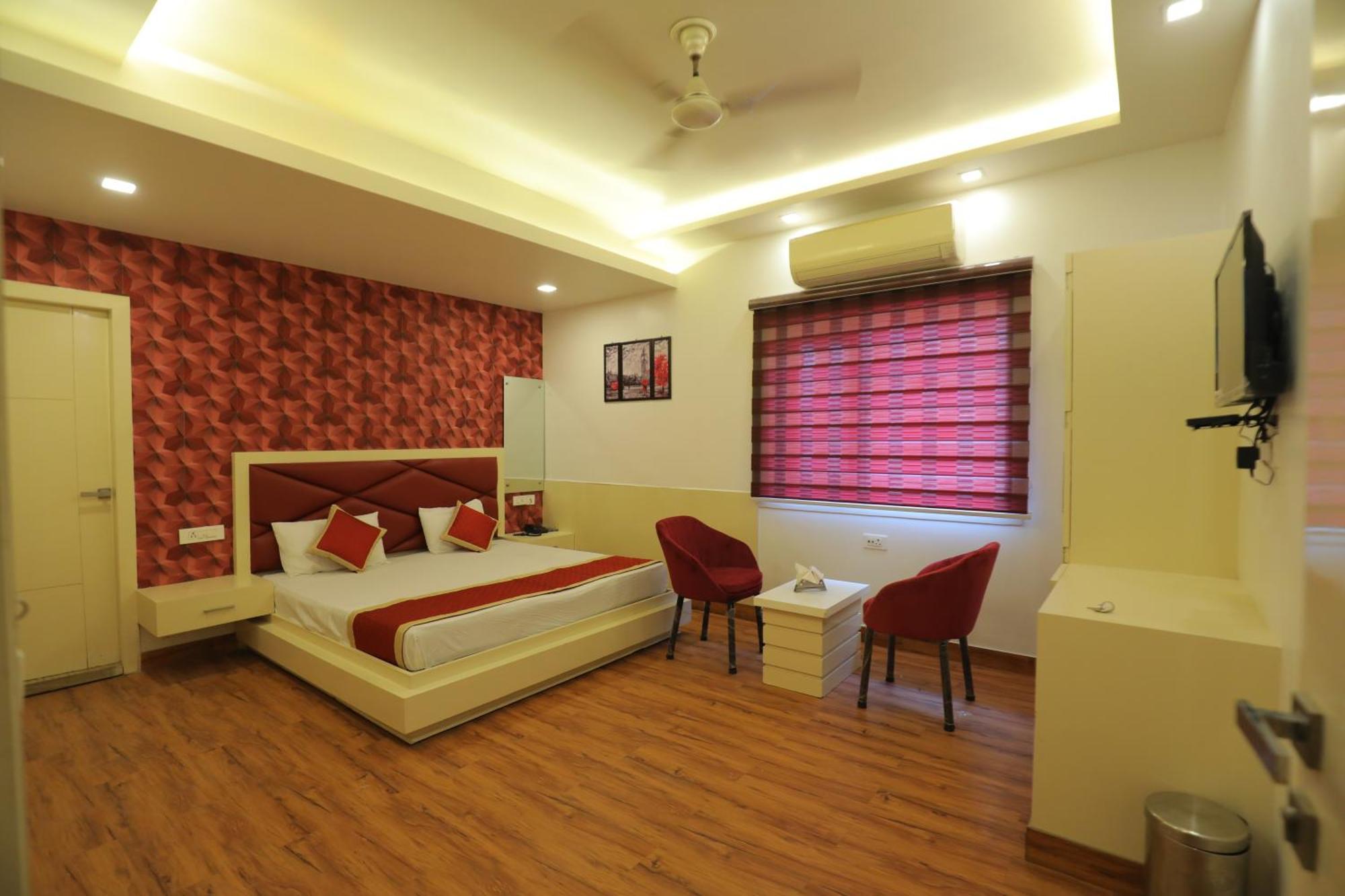 Hotel Red Carpet Tajganj Екстер'єр фото