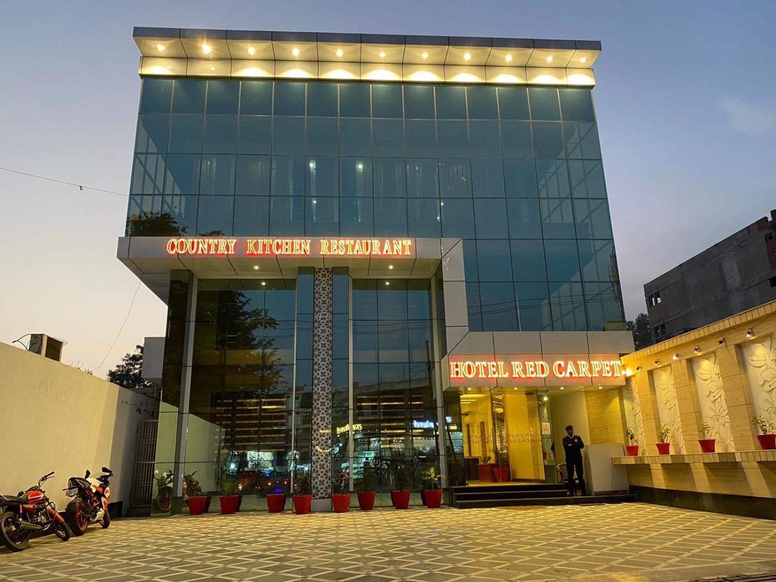 Hotel Red Carpet Tajganj Екстер'єр фото
