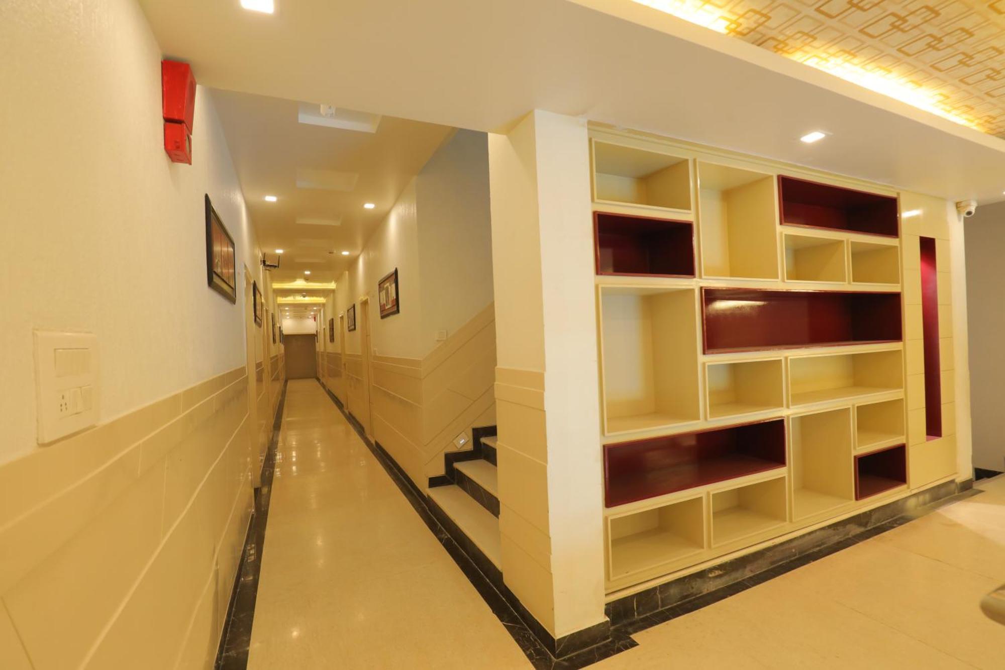Hotel Red Carpet Tajganj Екстер'єр фото