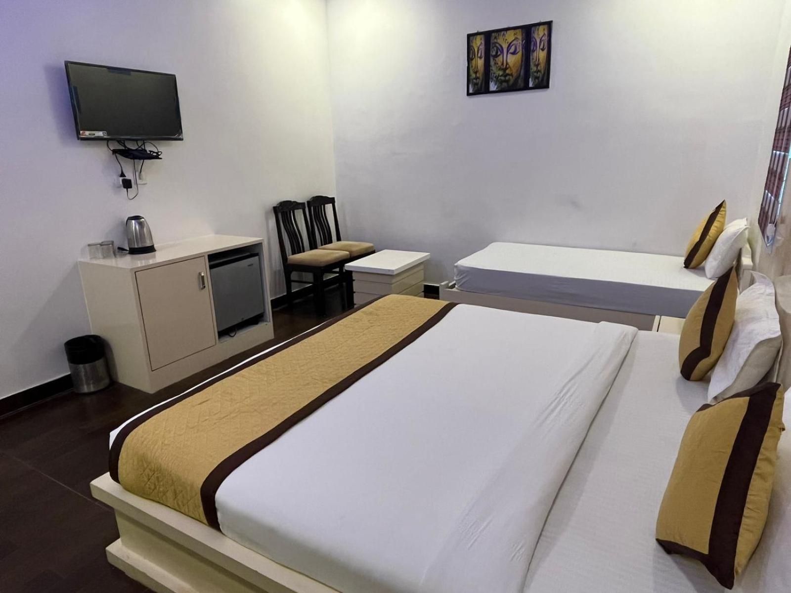 Hotel Red Carpet Tajganj Екстер'єр фото