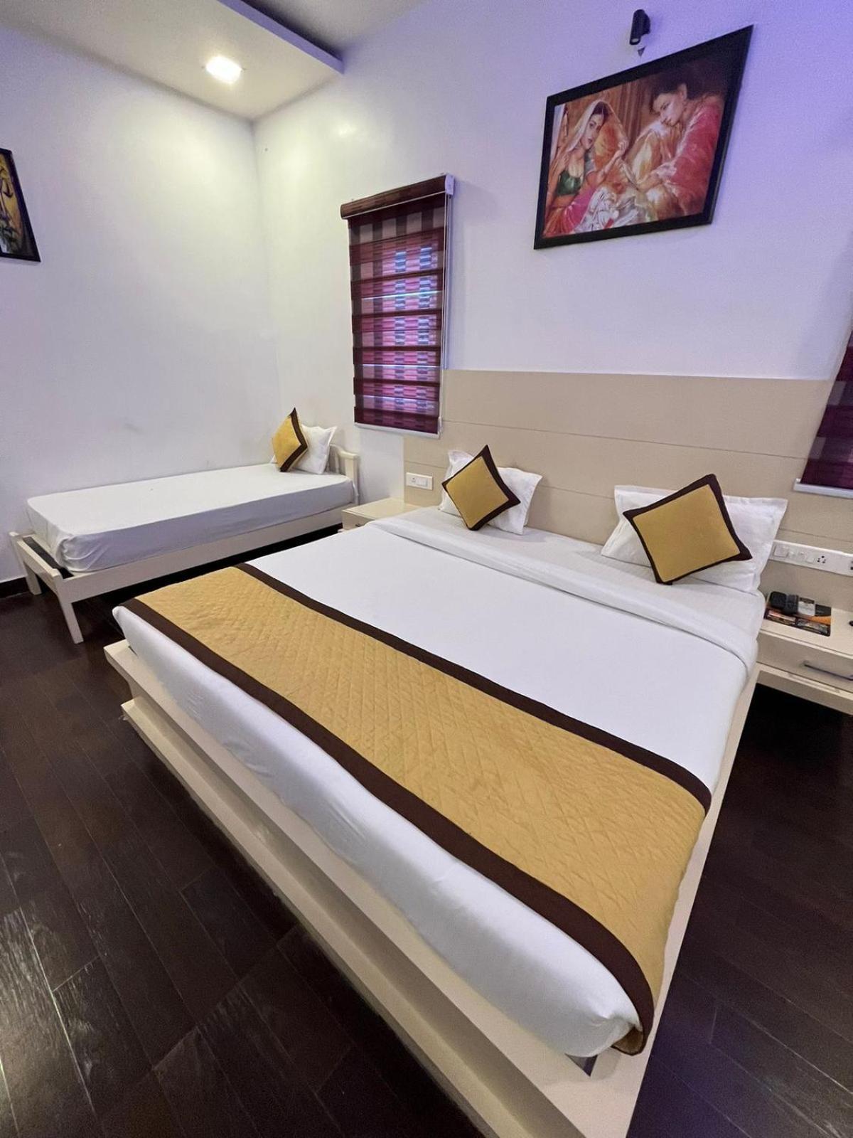 Hotel Red Carpet Tajganj Номер фото