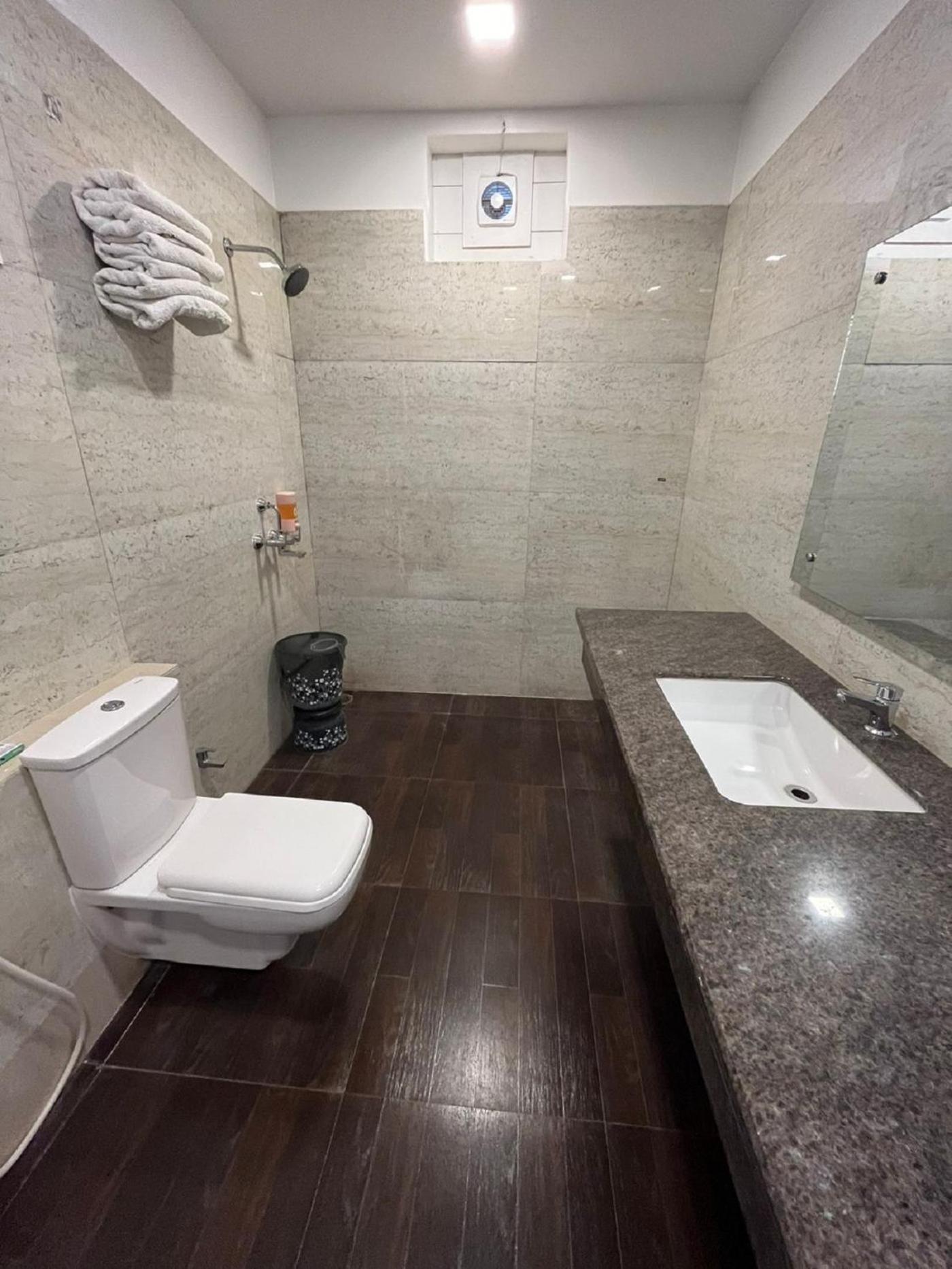 Hotel Red Carpet Tajganj Екстер'єр фото